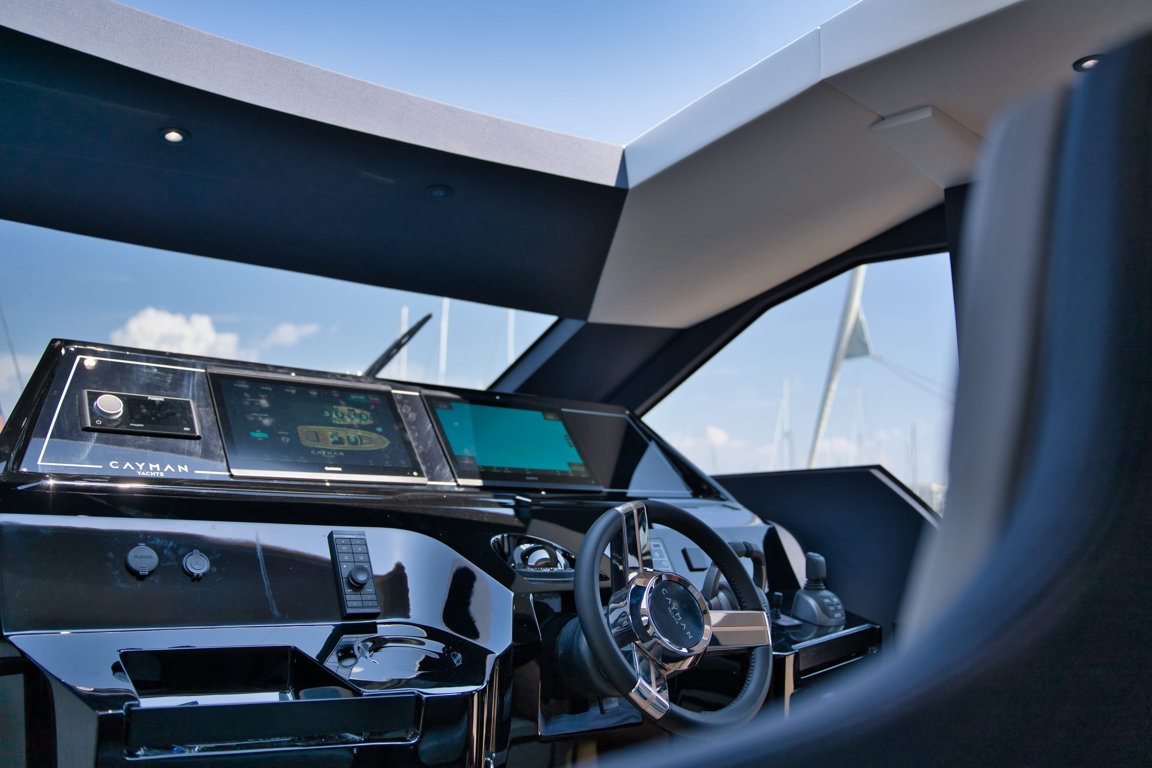 Cayman 560 Sedan - immagine 12